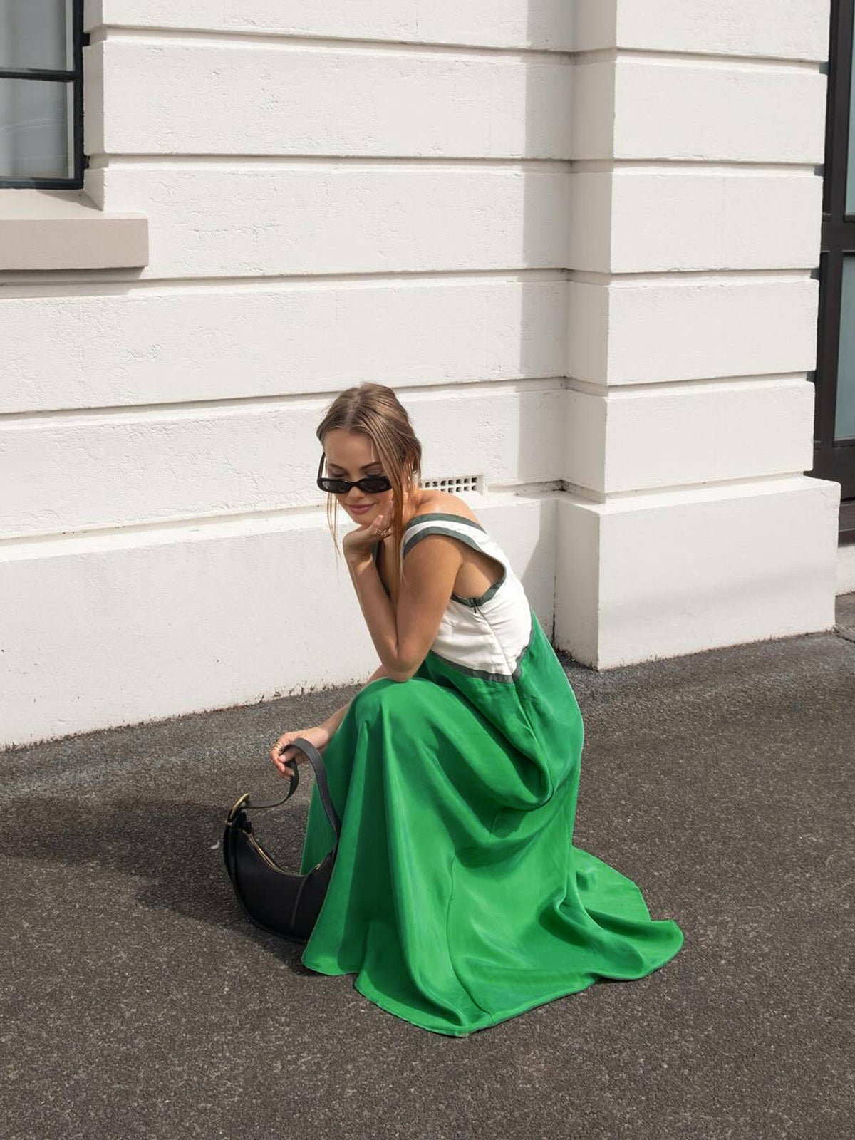 Anna - Großes ärmelloses Swing-Kleid mit V-Ausschnitt