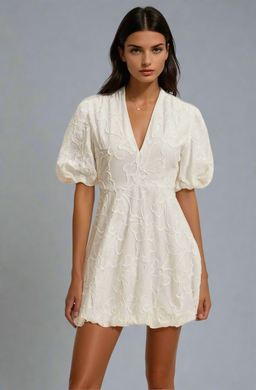 Brigitte – Zeitloses Weißes Kleid Elegant Und Feminin