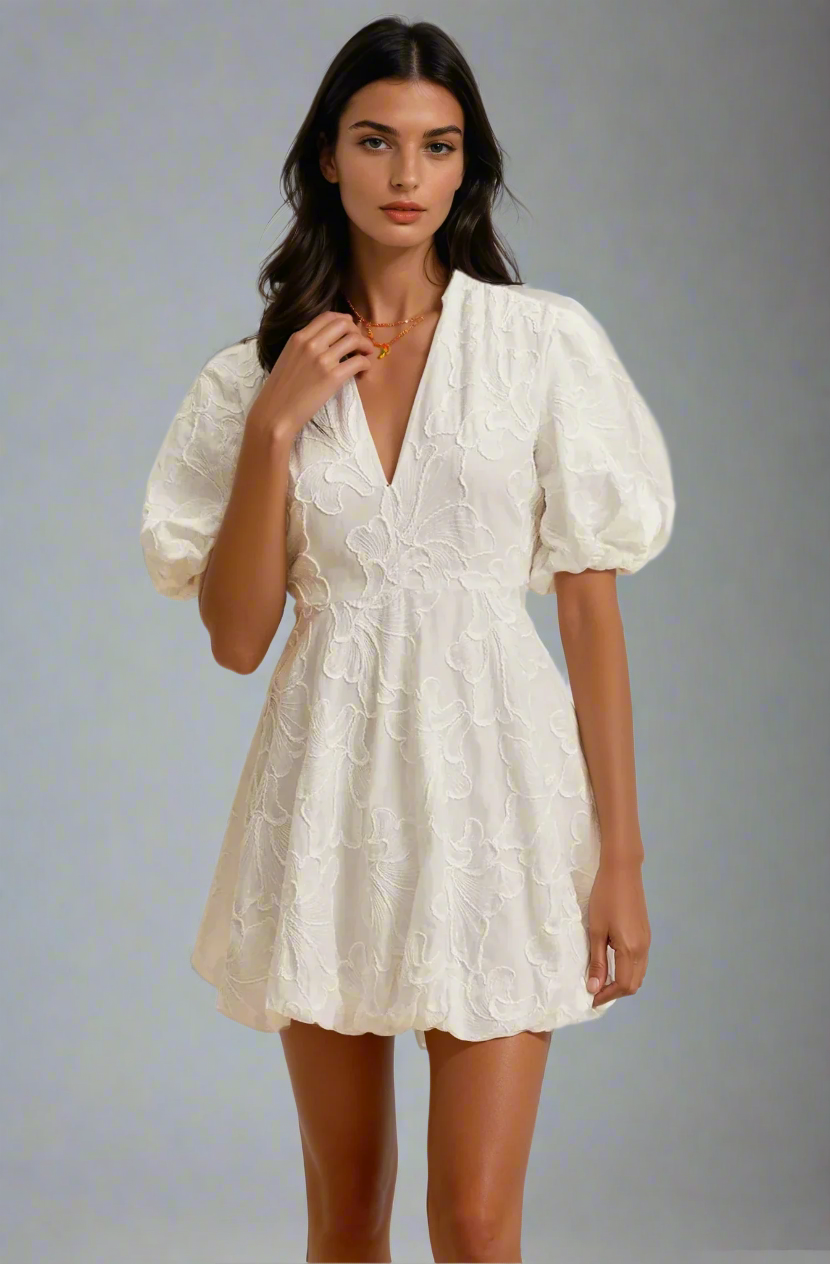 Brigitte – Zeitloses Weißes Kleid Elegant Und Feminin