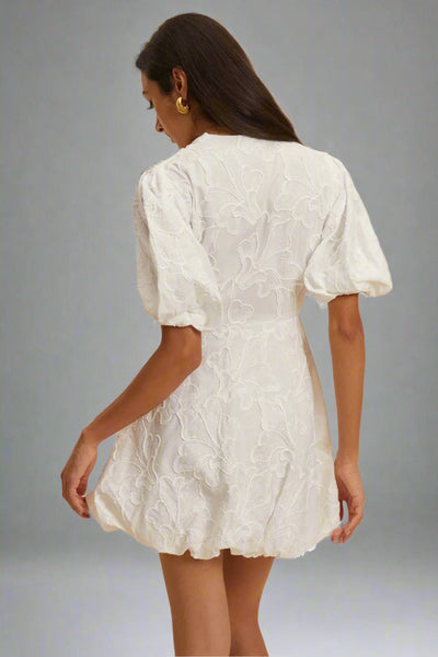 Brigitte – Zeitloses Weißes Kleid Elegant Und Feminin