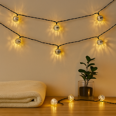 SunLuxe – Wetterfeste Solbetriebene Lichterketten für eine warme Außatmosphäre