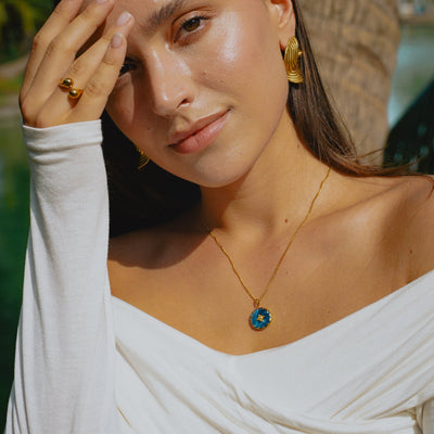 Blaue Anhänger Halskette mit elegantem Design für Damen