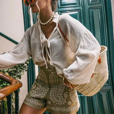 Bestickte High-Waist Shorts aus veganem Leder