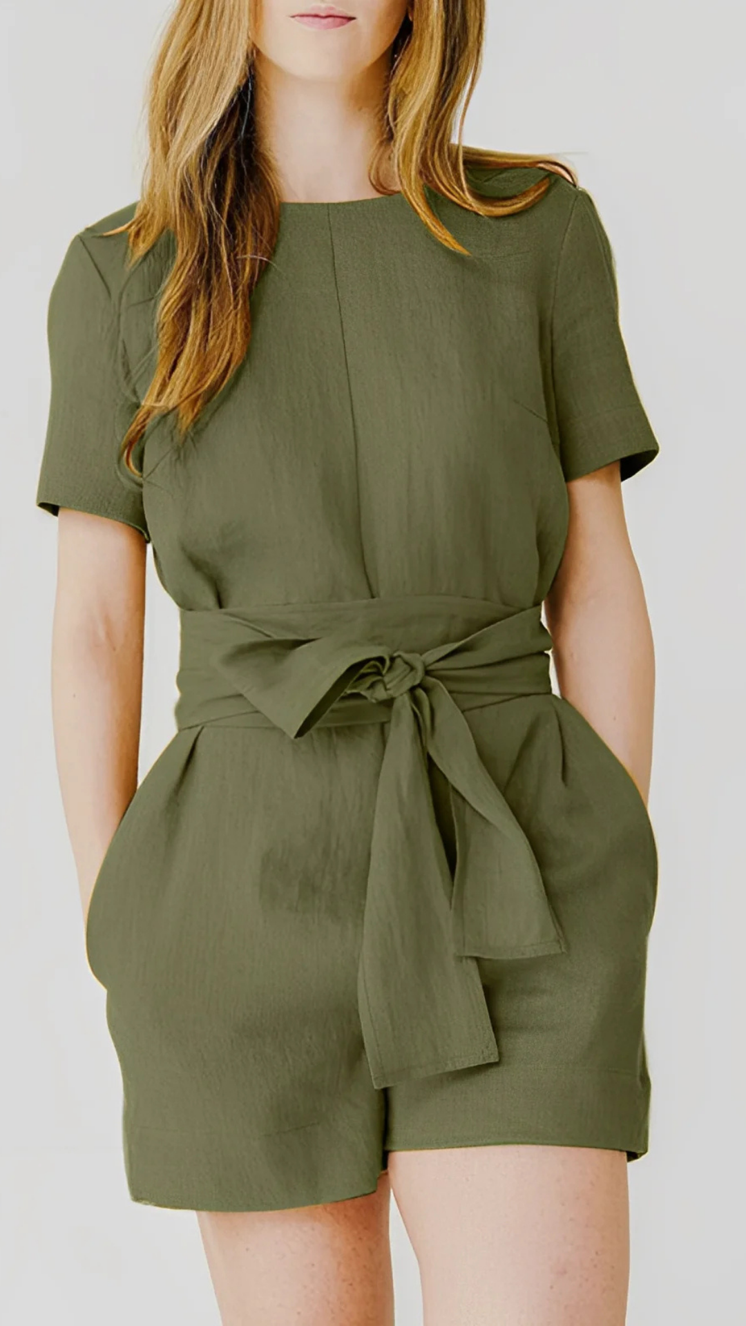 Eva – Schlichte Eleganz im trendigen Jumpsuit für stilvolle Auftritte