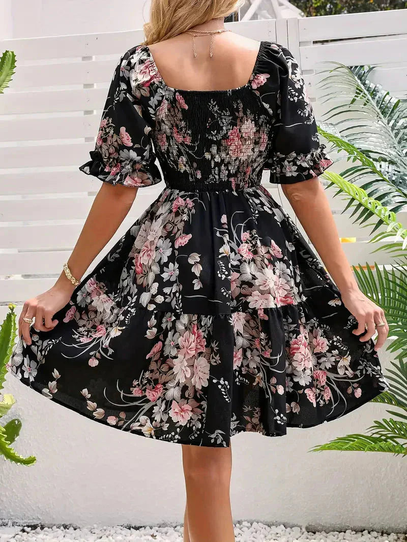 Verzauberndes Blumenkleid mit graziösem Fall für Damen