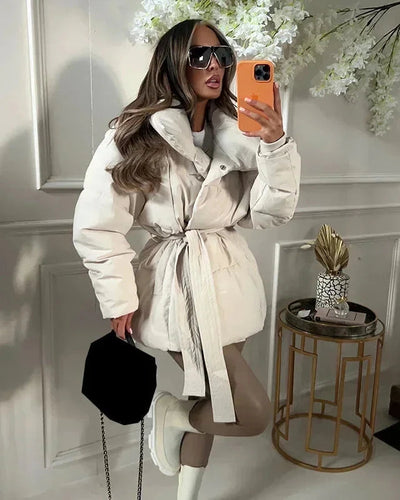 Gesteppte Damenjacke mit Gürtel und Überkragen – Warme Winterjacke für Damen