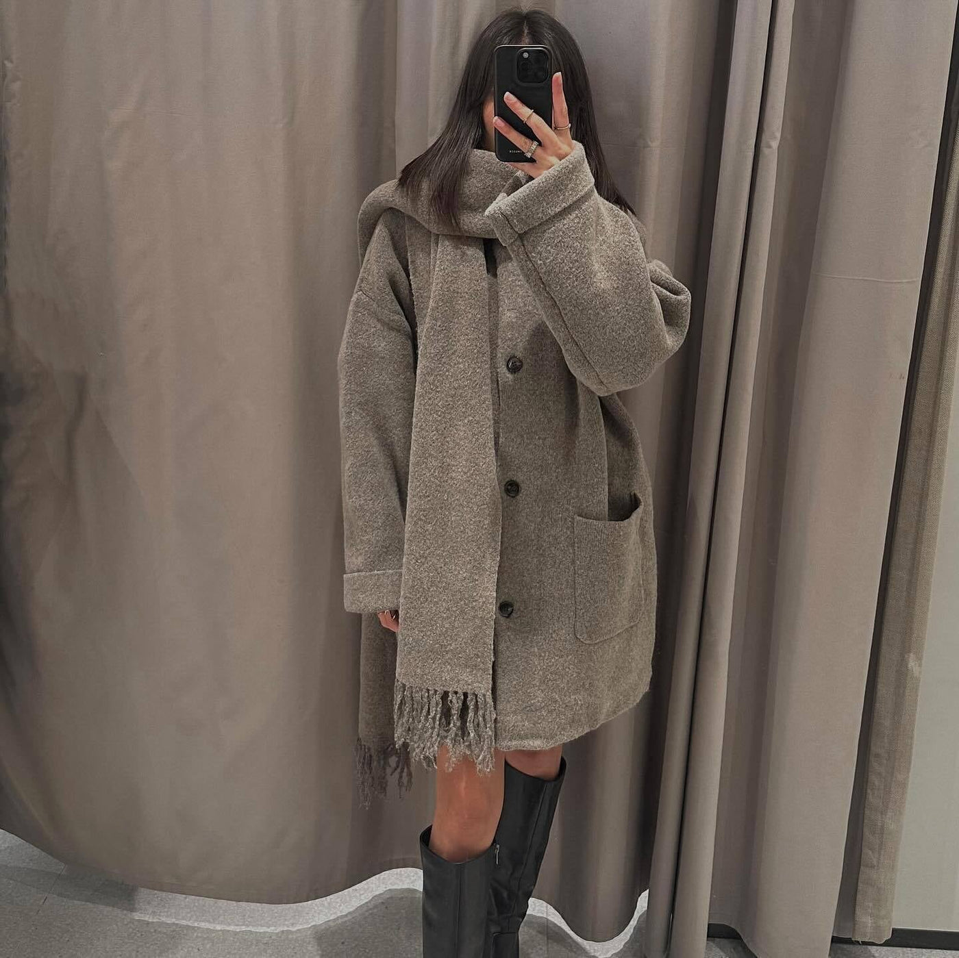 Astrid | Oversized Strickjacke mit integriertem Schal und Stilgefühl