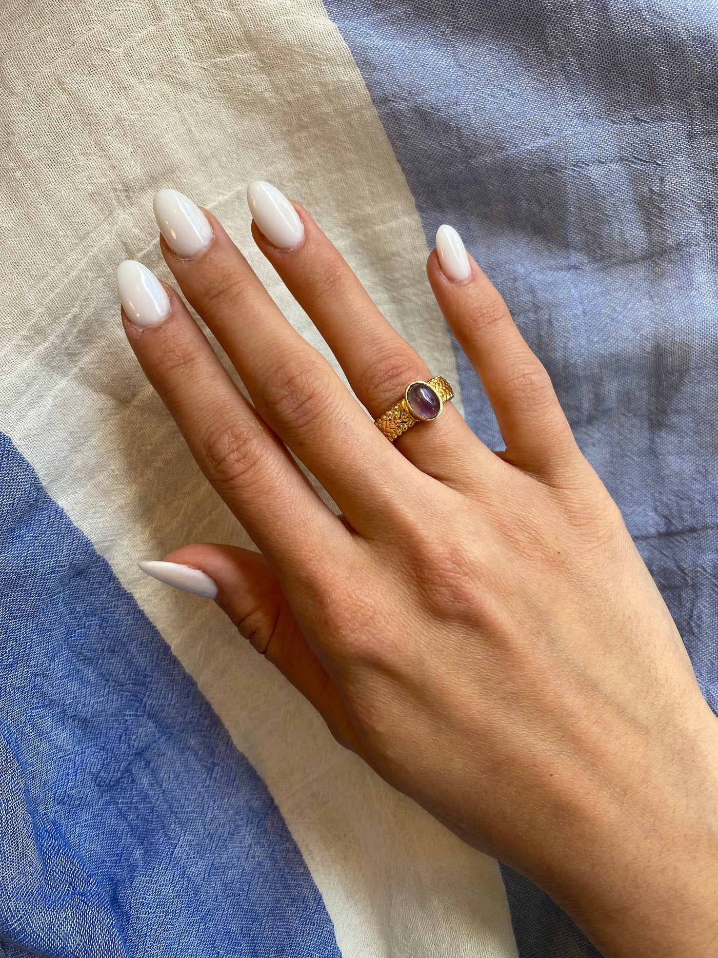 Goldfarbener Ring mit Strukturierter Oberfläche Für Frauen