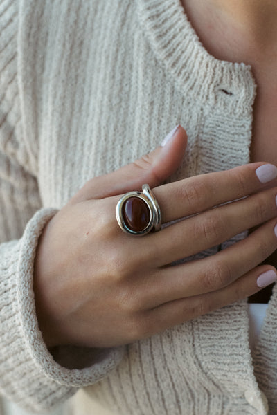Eleganter Goldener Ring mit Roter Stein Für Frauen