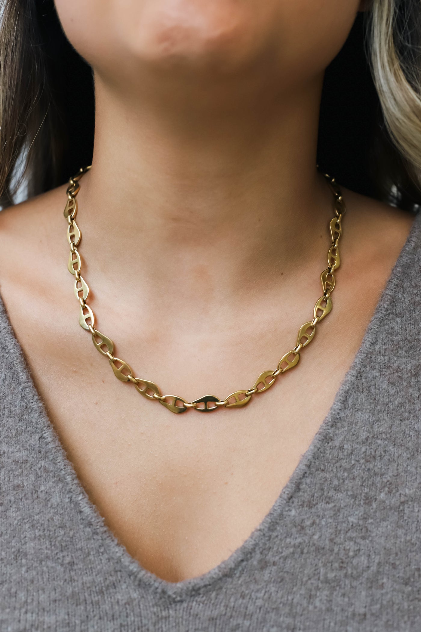 Moderne Goldene Halskette Für Frauen