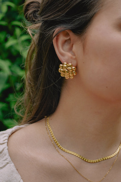 Elegante Goldene Blumenknopf Ohrringe Für Frauen