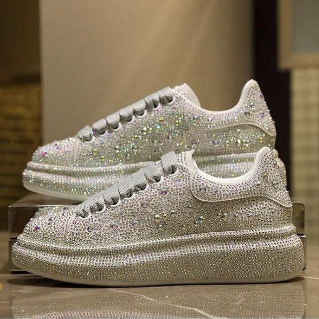Lauren- Glitzernde Sneaker mit Kristallverzierungen