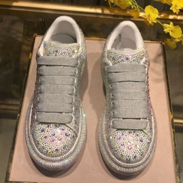 Lauren- Glitzernde Sneaker mit Kristallverzierungen