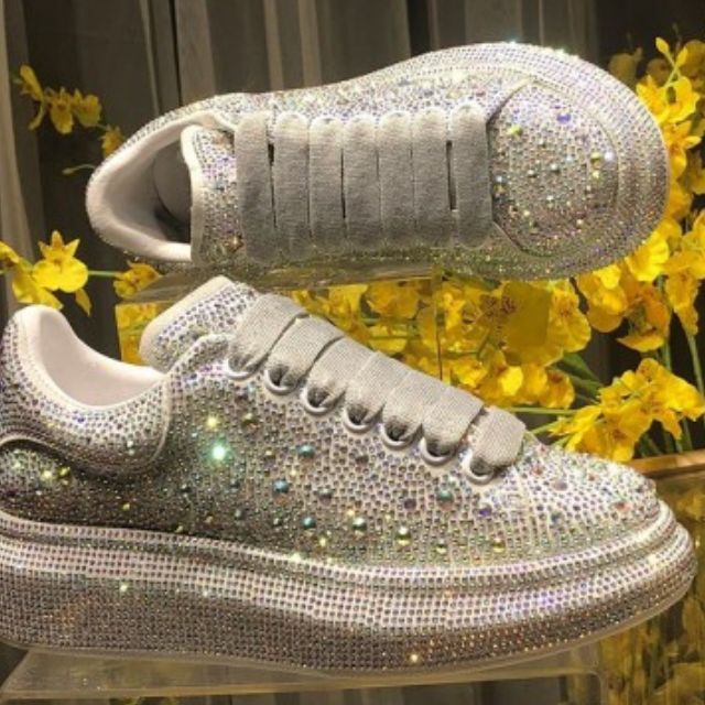 Lauren- Glitzernde Sneaker mit Kristallverzierungen