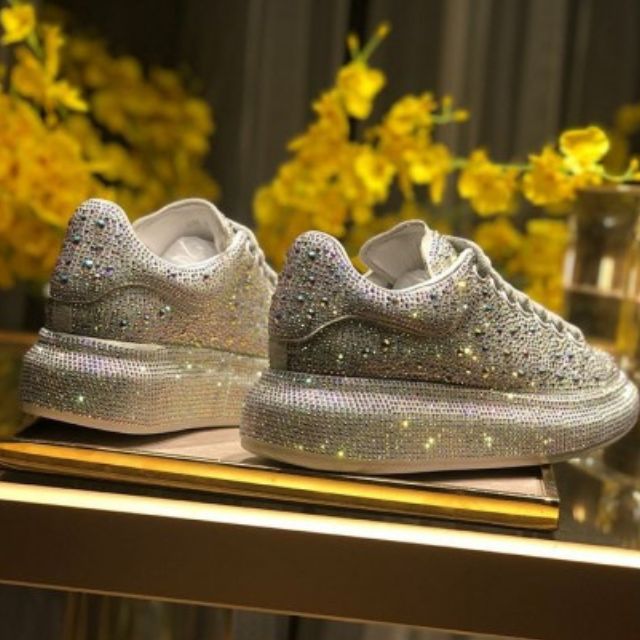 Lauren- Glitzernde Sneaker mit Kristallverzierungen