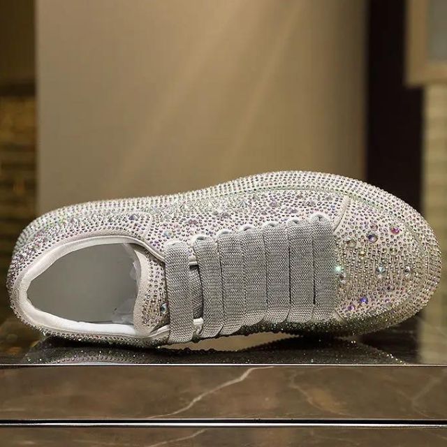 Lauren- Glitzernde Sneaker mit Kristallverzierungen