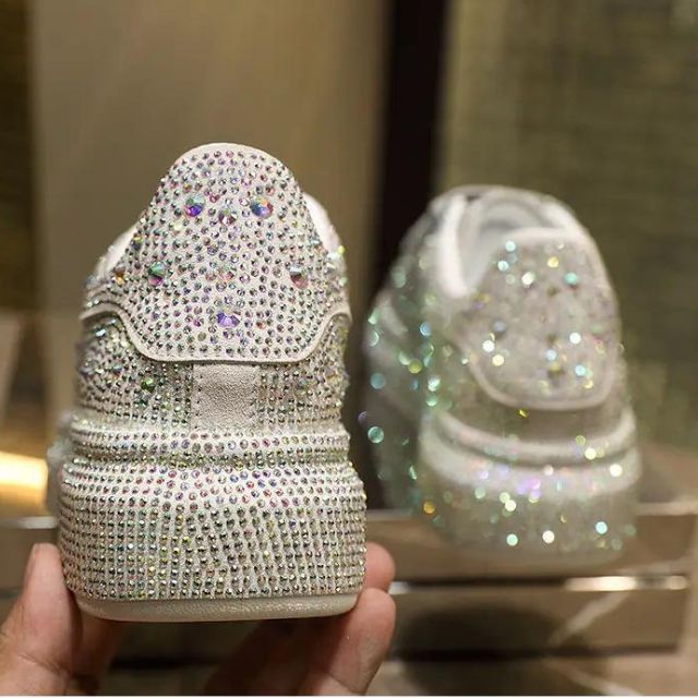 Lauren- Glitzernde Sneaker mit Kristallverzierungen