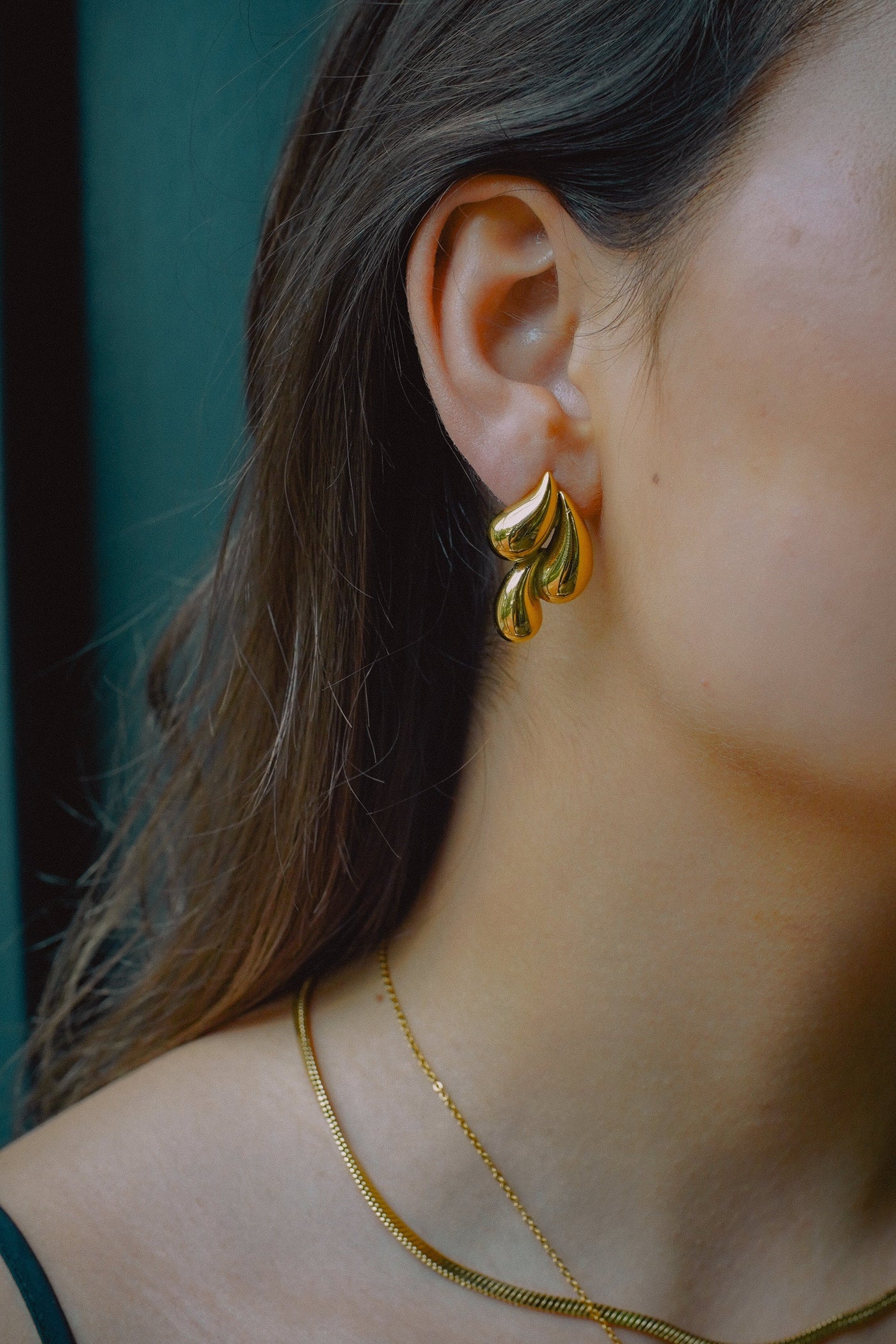 Goldene Tropfenohrringe mit zeitlosem Charme für Damen