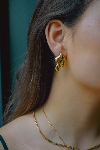 Goldene Tropfenohrringe mit zeitlosem Charme für Damen