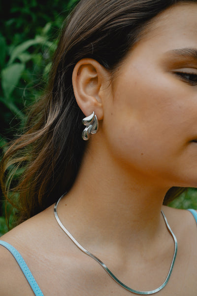 Goldene Tropfenohrringe mit zeitlosem Charme für Damen