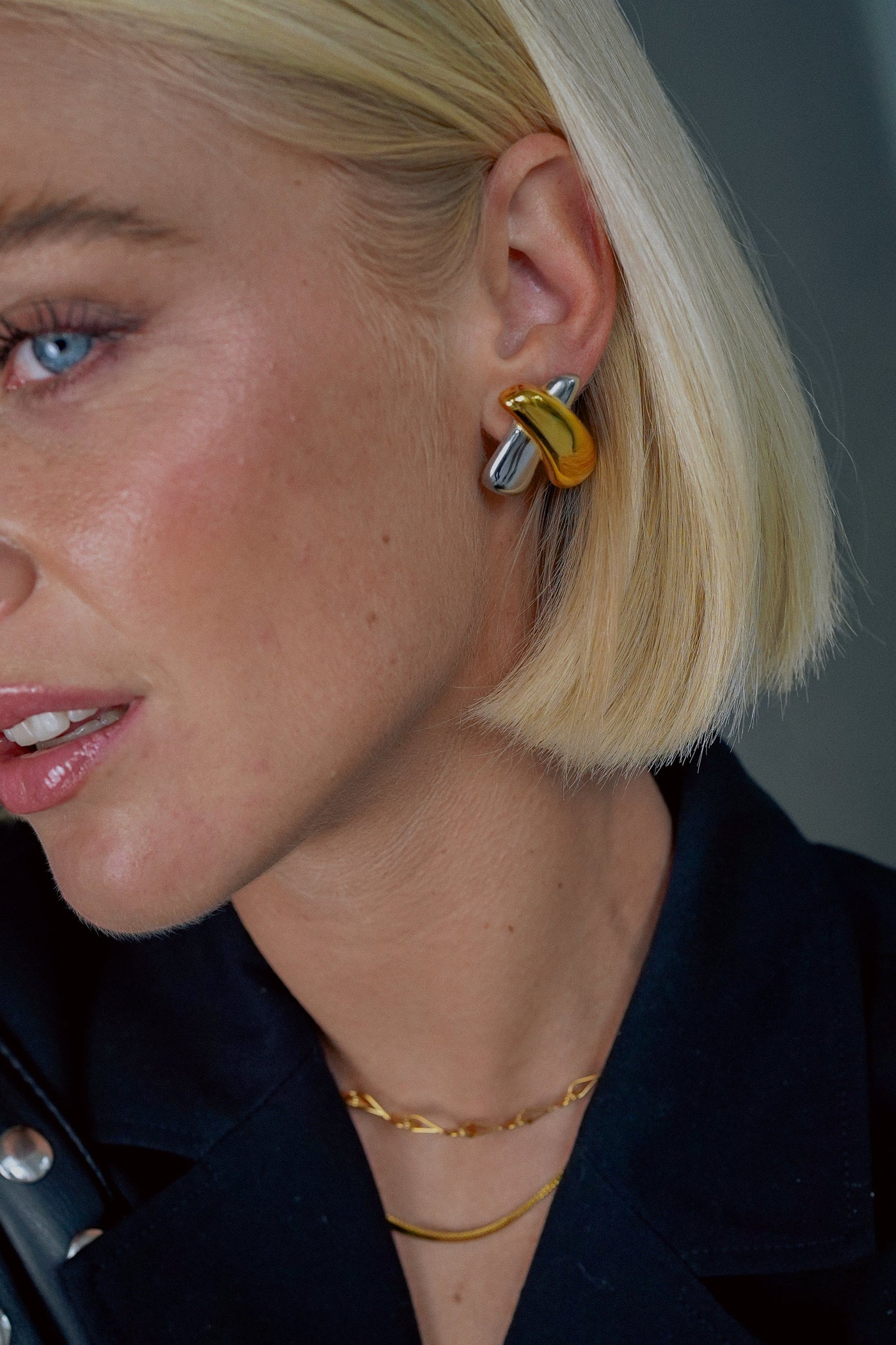 Goldene und Silberne Cross Over Ohrringe Für Frauen