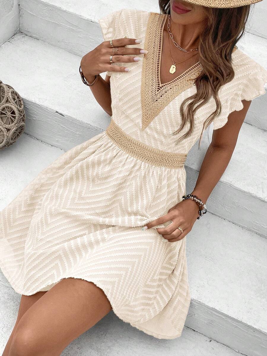 Nadine – Kleid Mit Spitzen-Patchwork Farbblock Und Rüschen