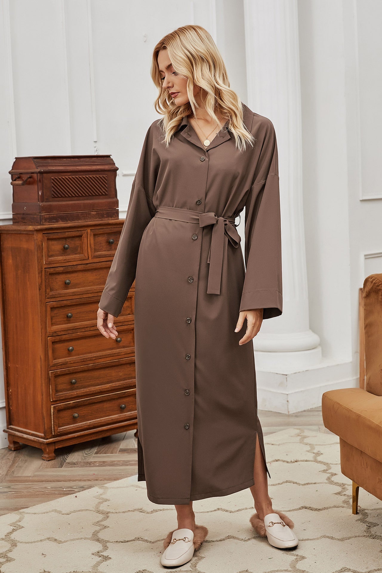Klassischer langer Trenchcoat mit klarer Silhouette für Frauen