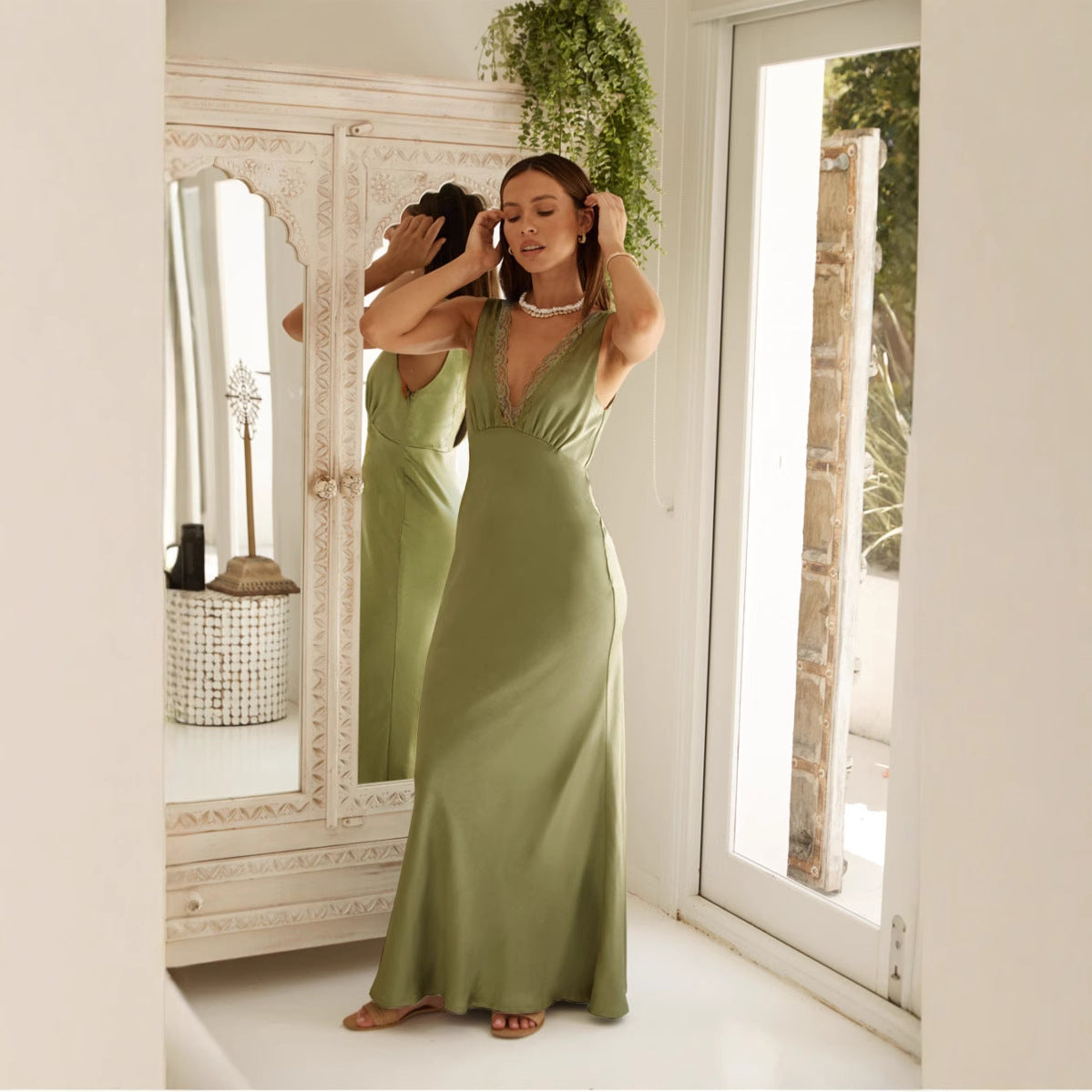 Herta - Elegantes ärmelloses Damen-Abendkleid mit V-Ausschnitt