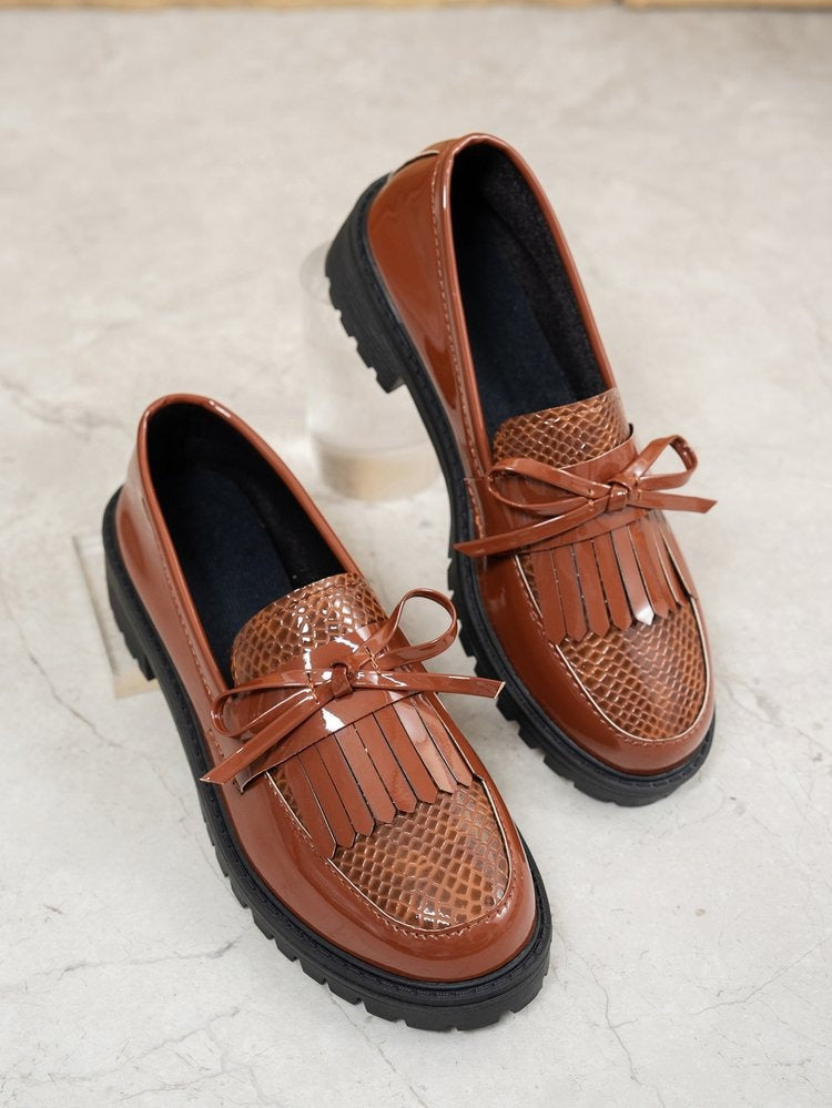 Damen Mokassins aus glänzendem Lackleder mit Zierschleife - Valeria