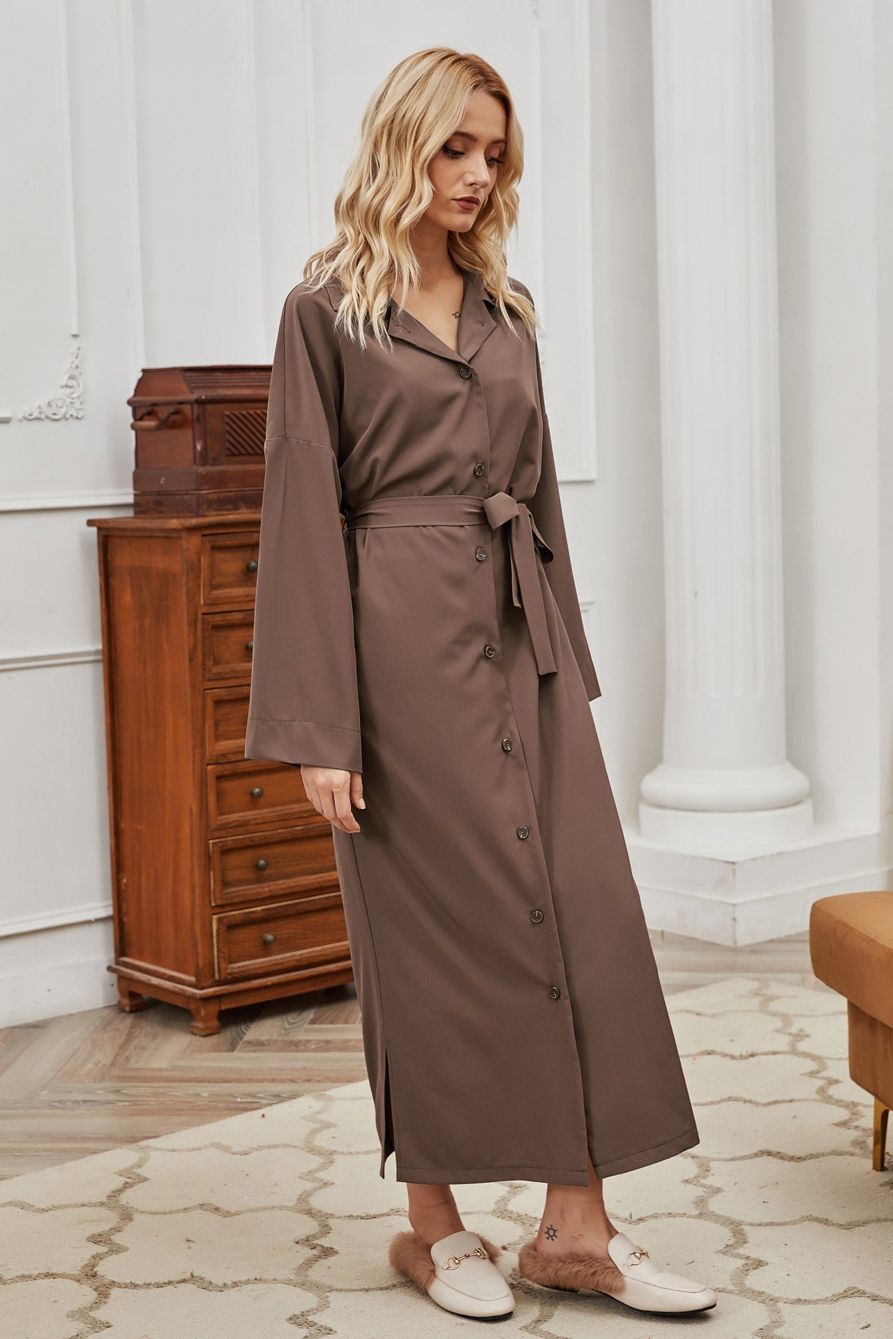 Klassischer langer Trenchcoat mit klarer Silhouette für Frauen