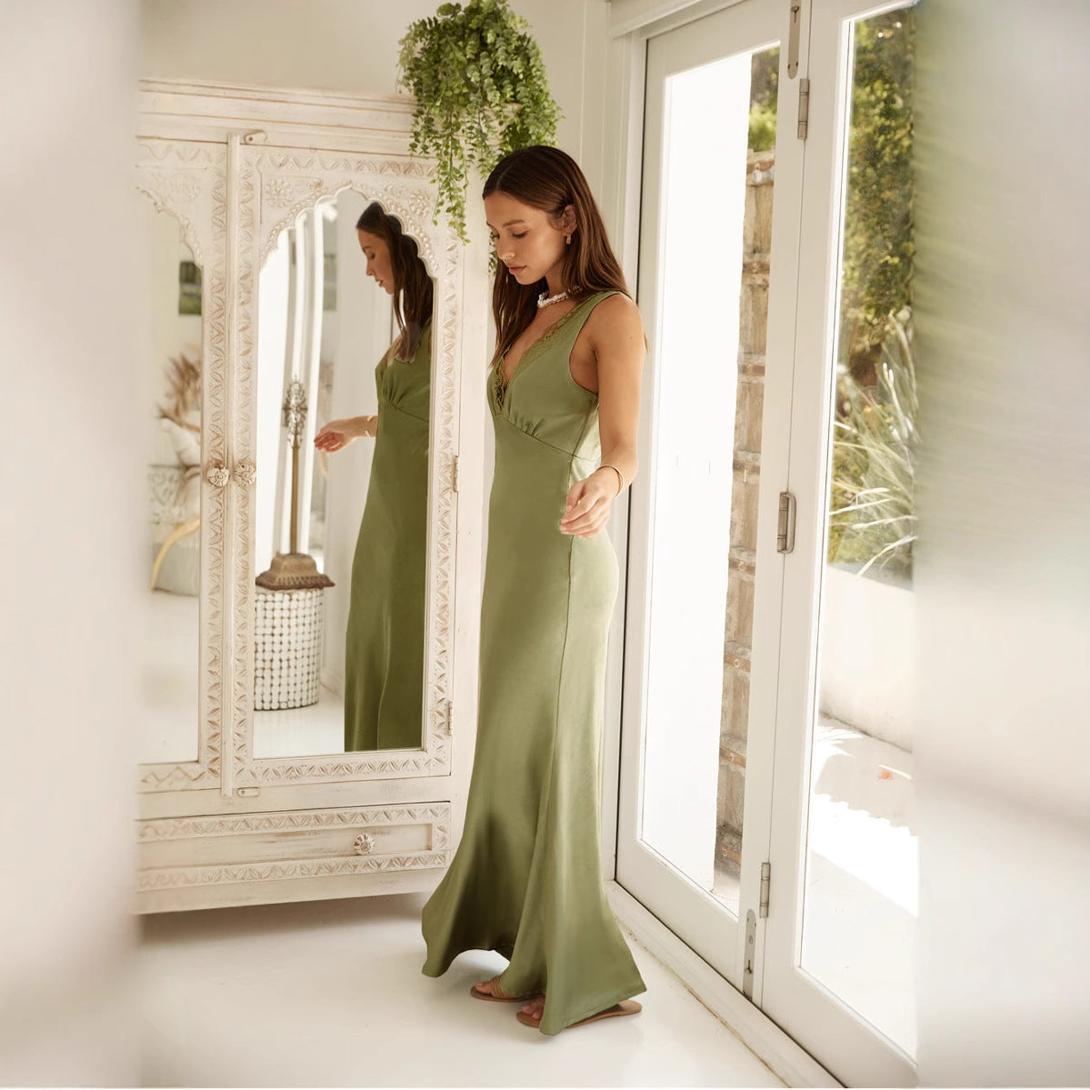 Herta - Elegantes ärmelloses Damen-Abendkleid mit V-Ausschnitt