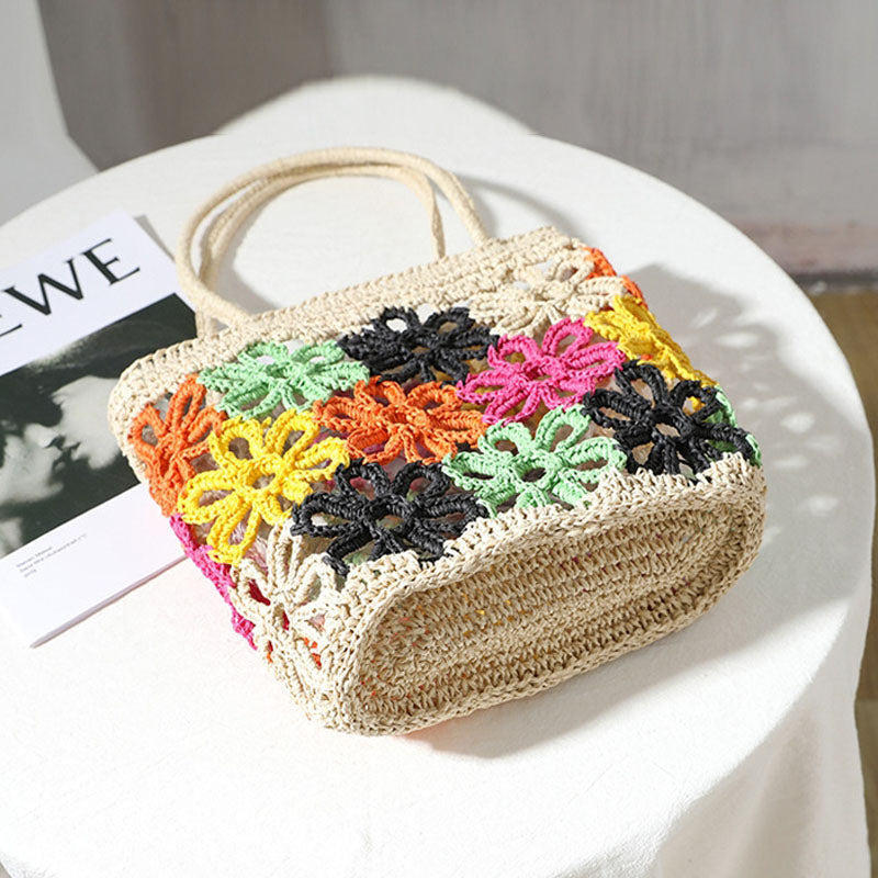 Schultertasche aus Stroh mit Blumenverzierung für Frauen