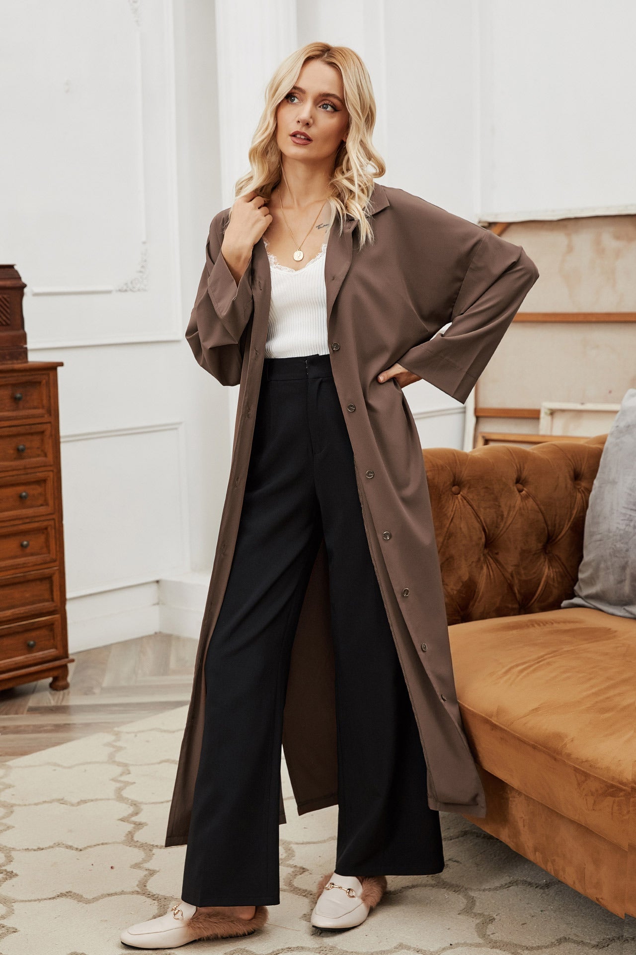 Klassischer langer Trenchcoat mit klarer Silhouette für Frauen