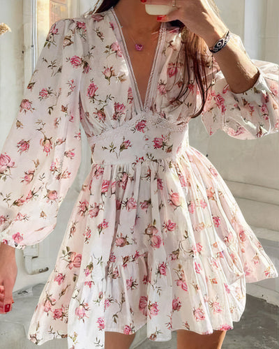 Geblümtes Sommerkleid mit langen Ärmeln und luftiger Silhouette für Frauen