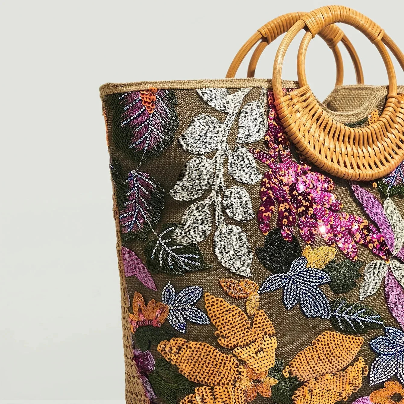 Schicke Handtasche mit dekorativem Blumenhenkel für Frauen