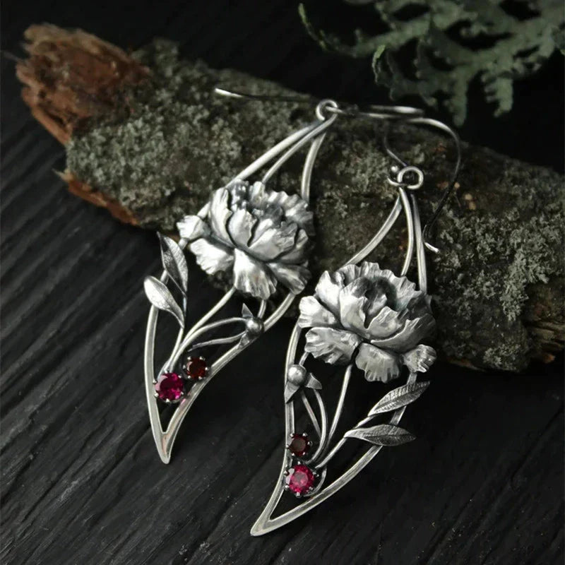 Boho Blumenohrringe mit rotem Zirkonia in Sterling Silber