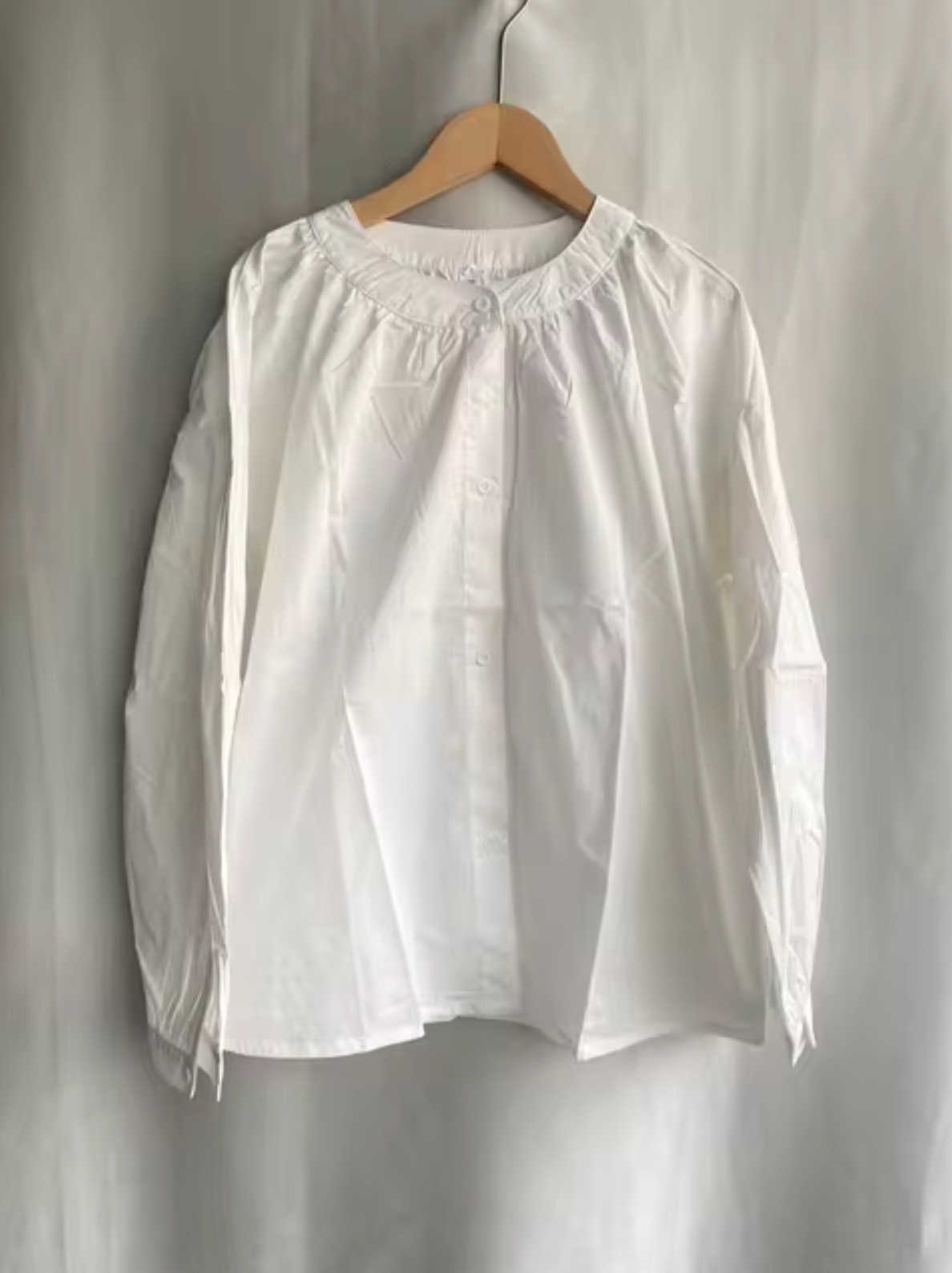 Quarisa – Übergroße Vintage-Bluse mit Puffärmeln