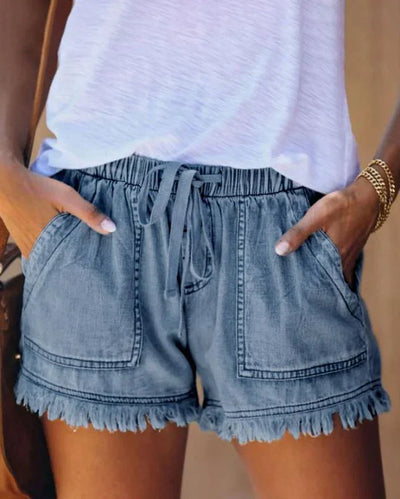 Queena – Farbige Jeansshorts