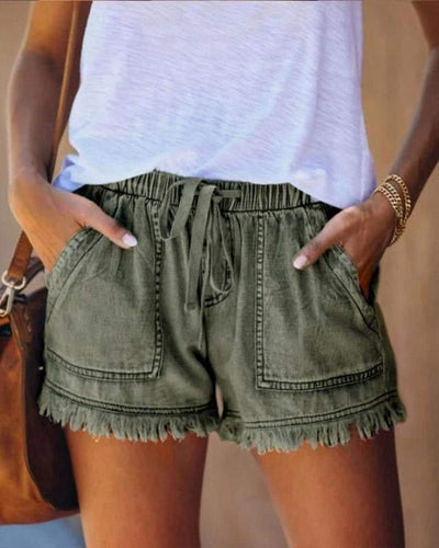 Queena – Farbige Jeansshorts