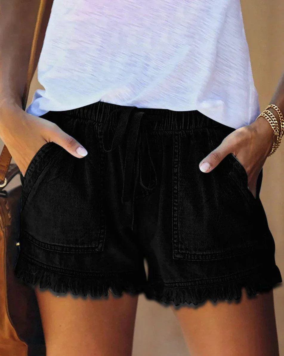 Queena – Farbige Jeansshorts