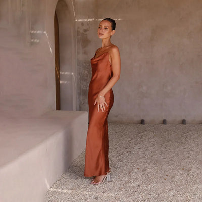 Raveena | Elegantes langes Satin-Kleid