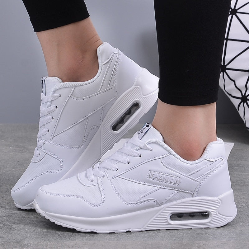 Luftgepolsterte Sneakers für Damen