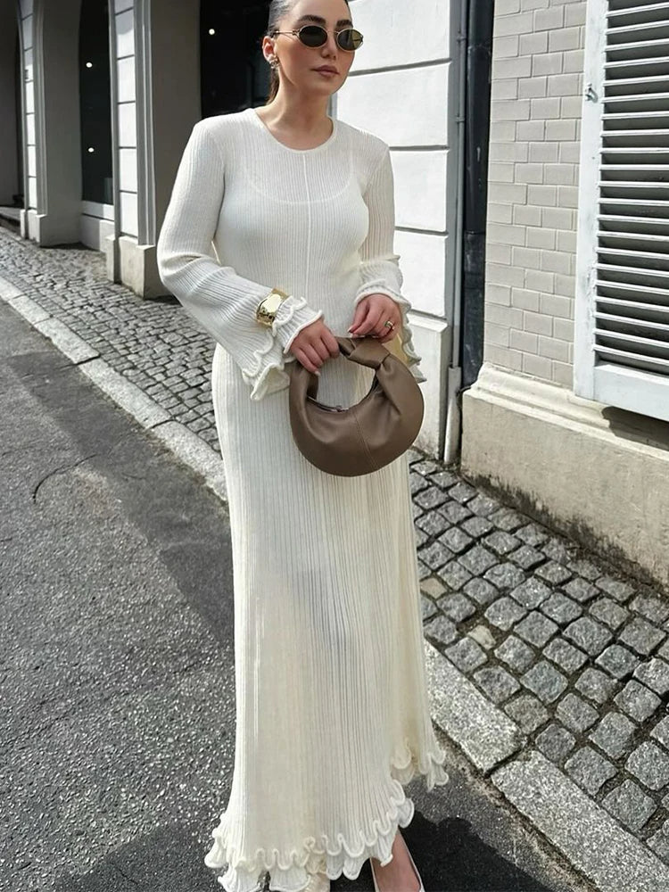 Madeleine | Feminines Maxikleid mit Volantdetails und langen Ärmeln