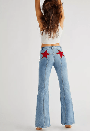 Ausgestellte Hose mit femininer Passform und verspieltem Stil für Frauen