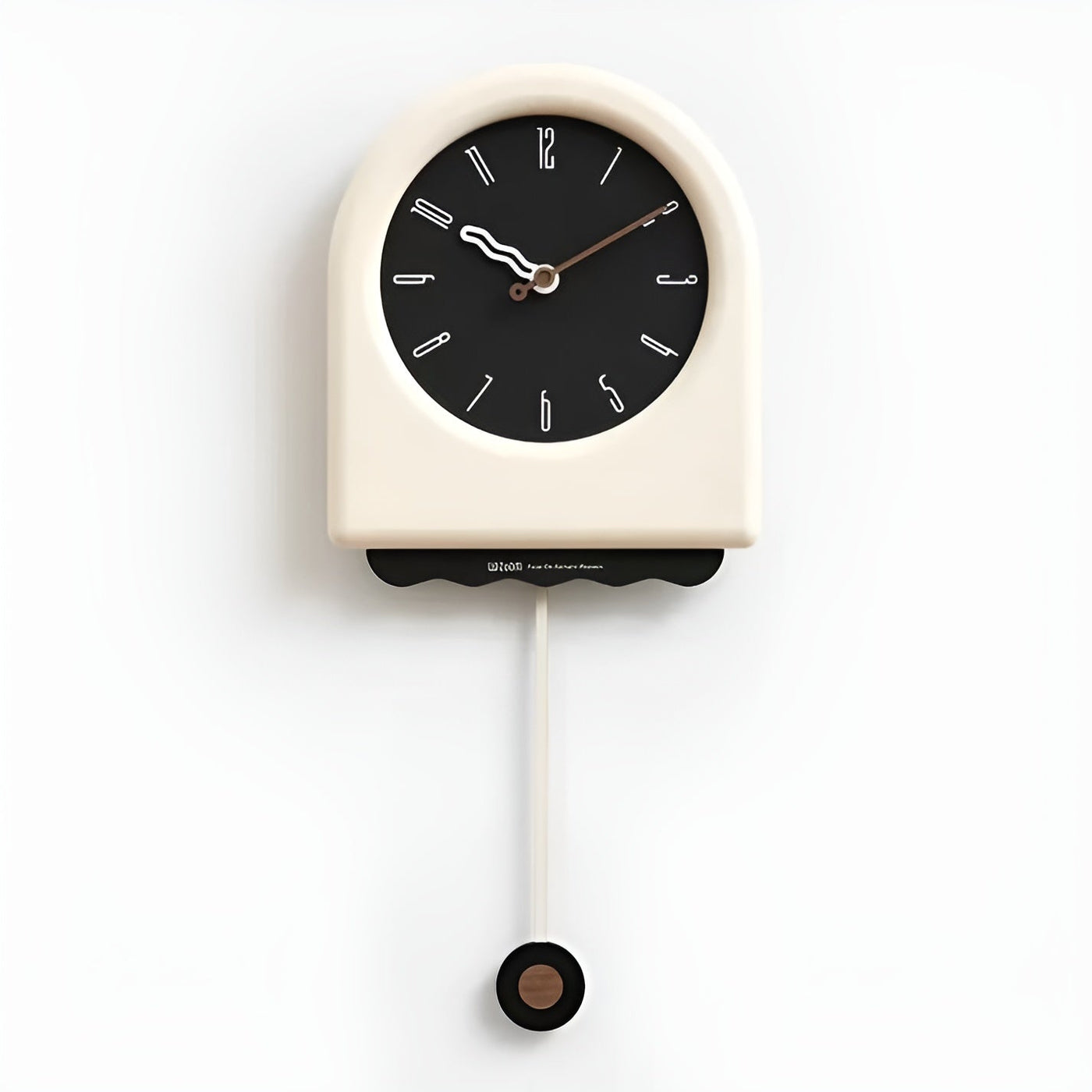 UrbanPendulum Clock - Moderner Schwingpendel-Wanduhr