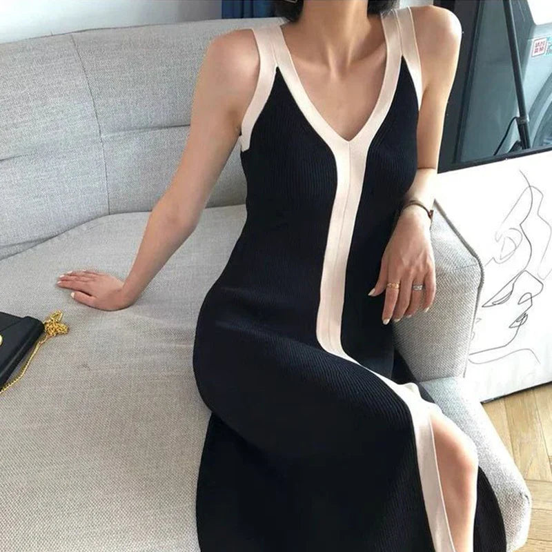 Charlotte® | Ärmelloses Kleid mit V-Ausschnitt