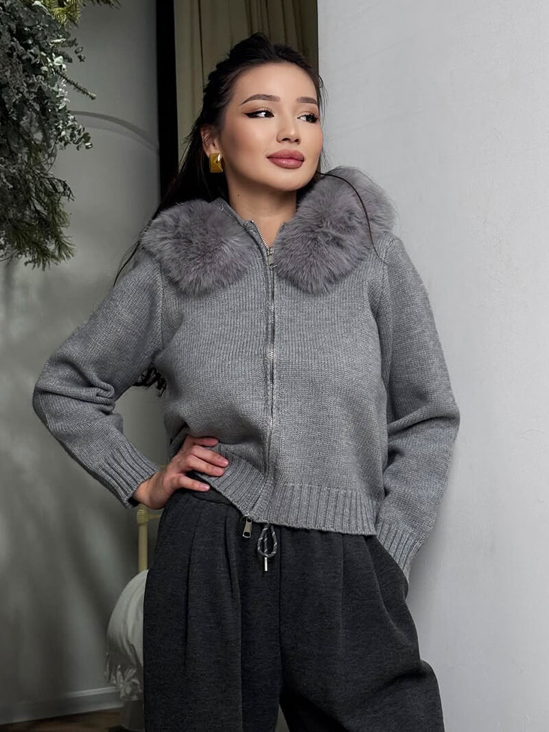 Damen Strickjacke Grau mit Kapuze und Kunstpelz – Warme Winterjacke