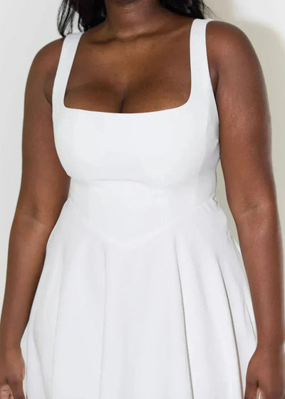 Melody - Neues mittellanges, schlichtes und tailliertes trägerloses Kleid