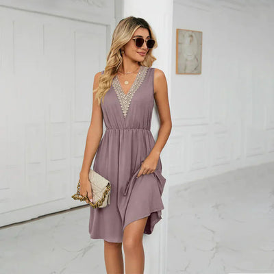 Anmutiges ärmelloses Kleid mit V Ausschnitt und mühelosem Charme für Damen