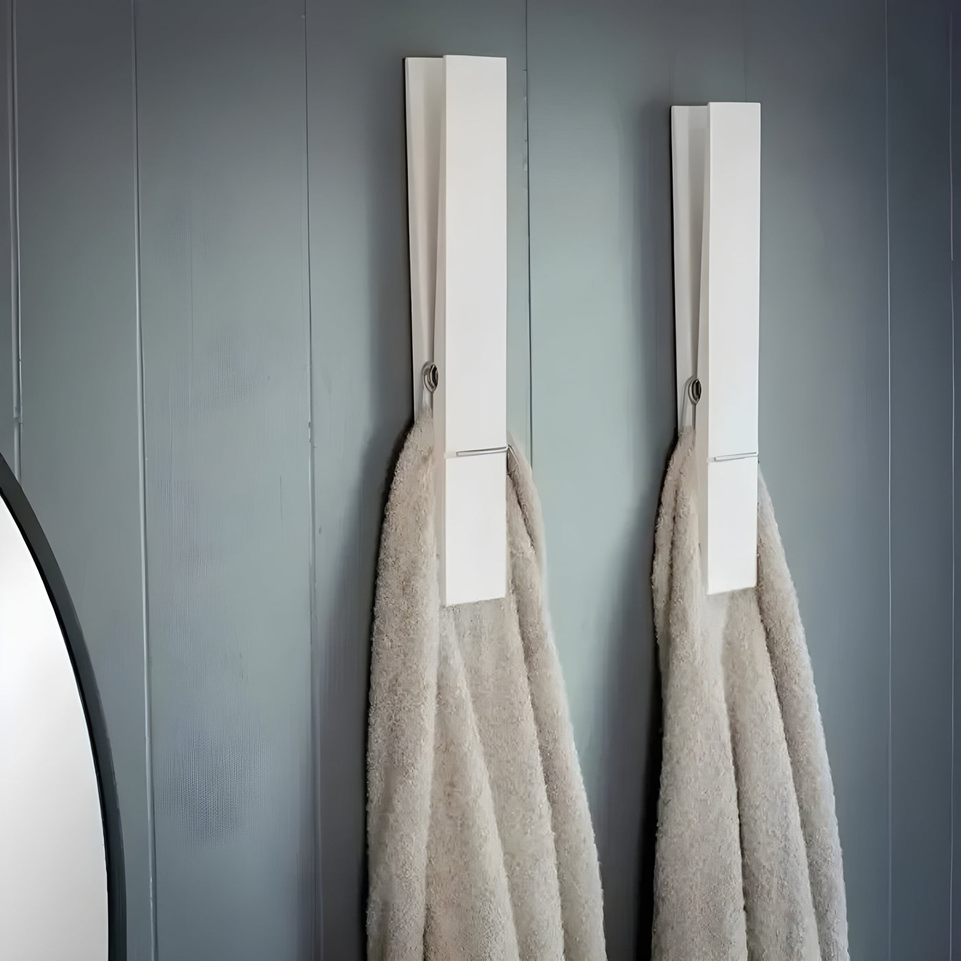 PineGrip Handtuchhalter - Eleganter Badezimmer Handtuchklammer aus Holz